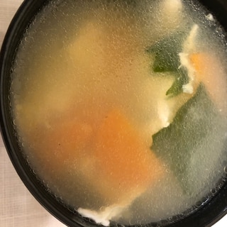 にんじんとわかめの中華卵スープ